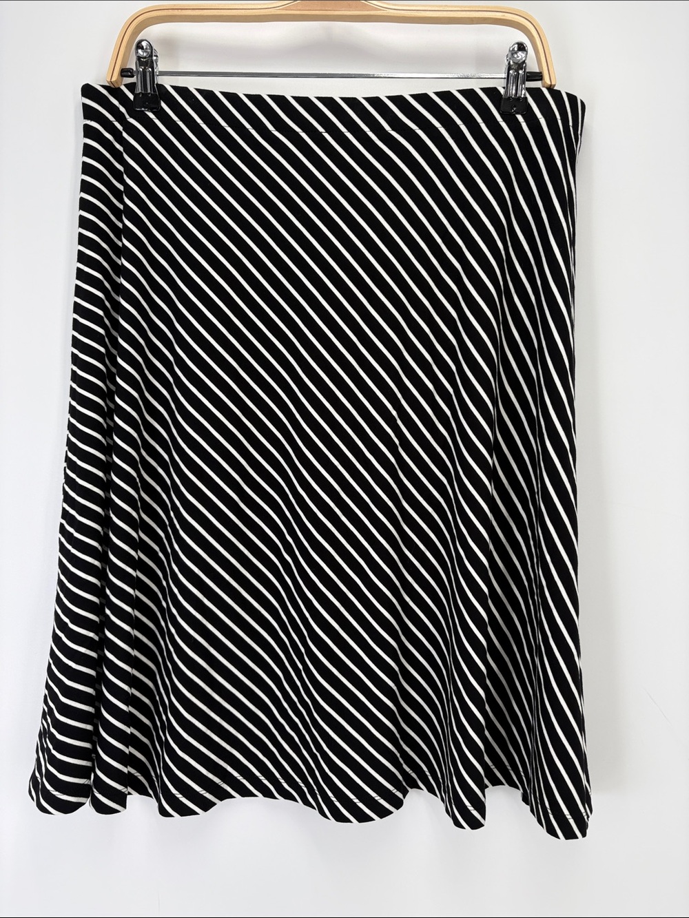 🪲 Chico's knit Black and White Diagonal Stripe A-Line Skirt